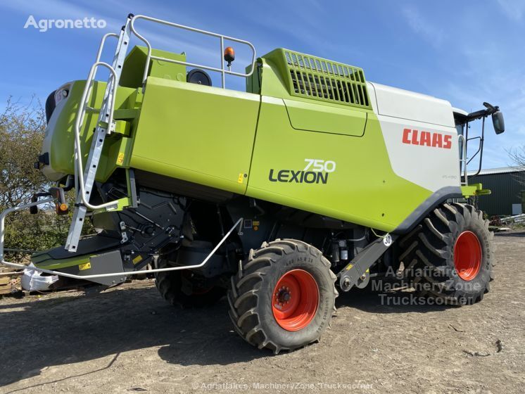 ماكينة حصادة دراسة Claas Lexion 750