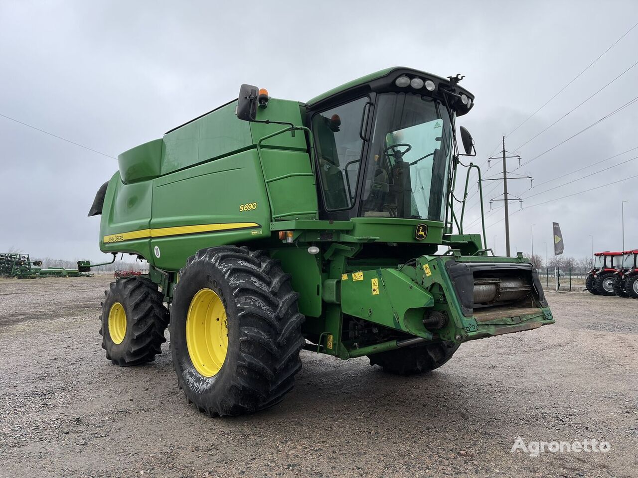 ماكينة حصادة دراسة John Deere S 690