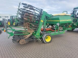 بذارة هوائية John Deere 740A