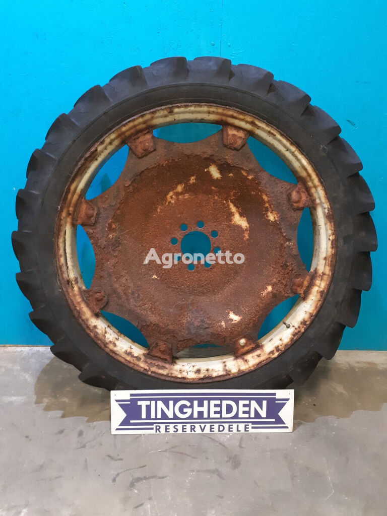 عجلة Michelin 44" 9.5-44