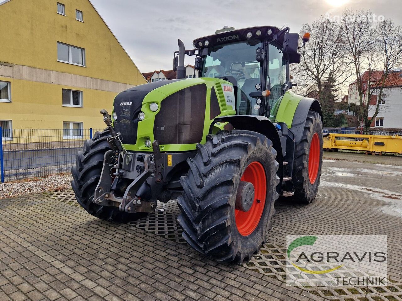 جرار بعجلات Claas Axion 930 Cmatic